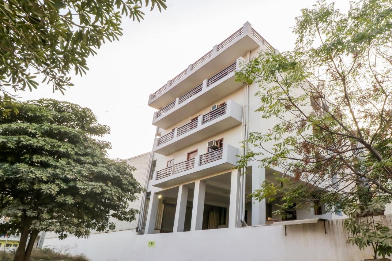 Oyo 71597 The Shivaay Residency Hotel Gurgaon Exterior photo